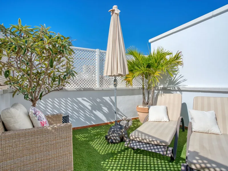 Elegant house in the heart of Marbella, next to the old town and just 1 minute walk from the promenade and the beaches of the city centre.
