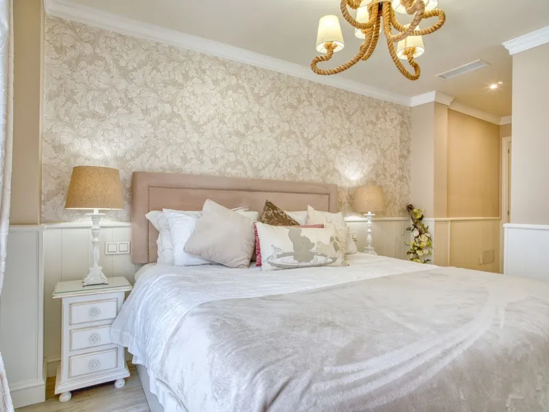 Elegant house in the heart of Marbella, next to the old town and just 1 minute walk from the promenade and the beaches of the city centre.