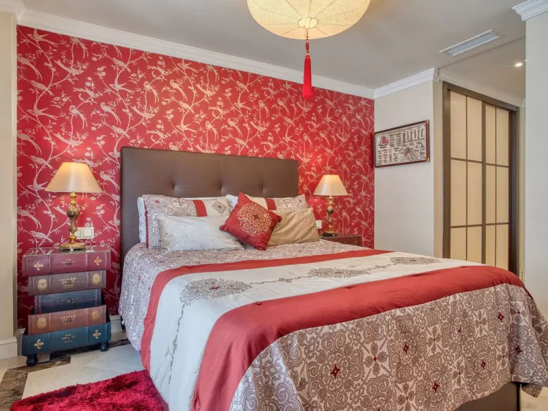 Elegant house in the heart of Marbella, next to the old town and just 1 minute walk from the promenade and the beaches of the city centre.