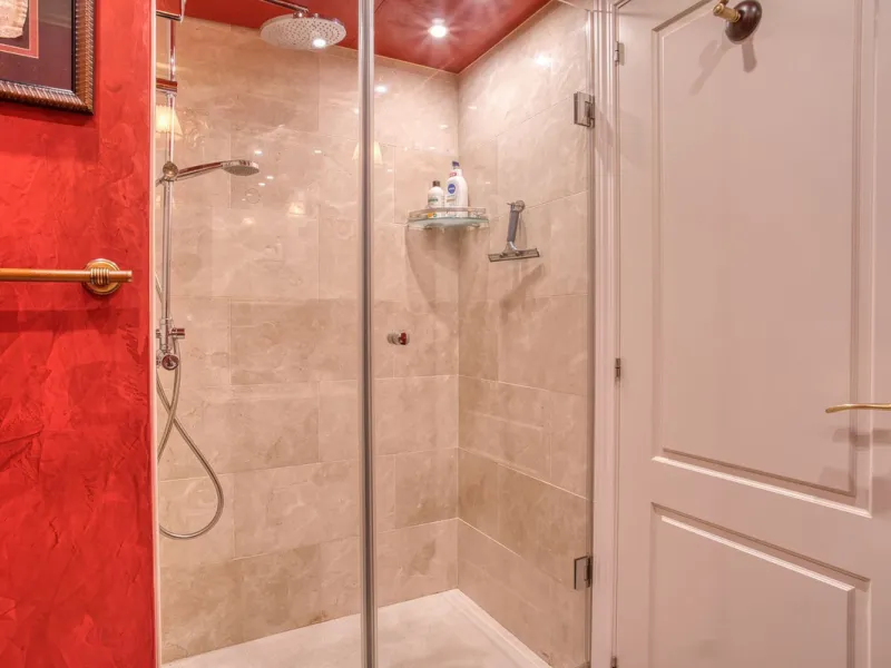 Elegant house in the heart of Marbella, next to the old town and just 1 minute walk from the promenade and the beaches of the city centre.