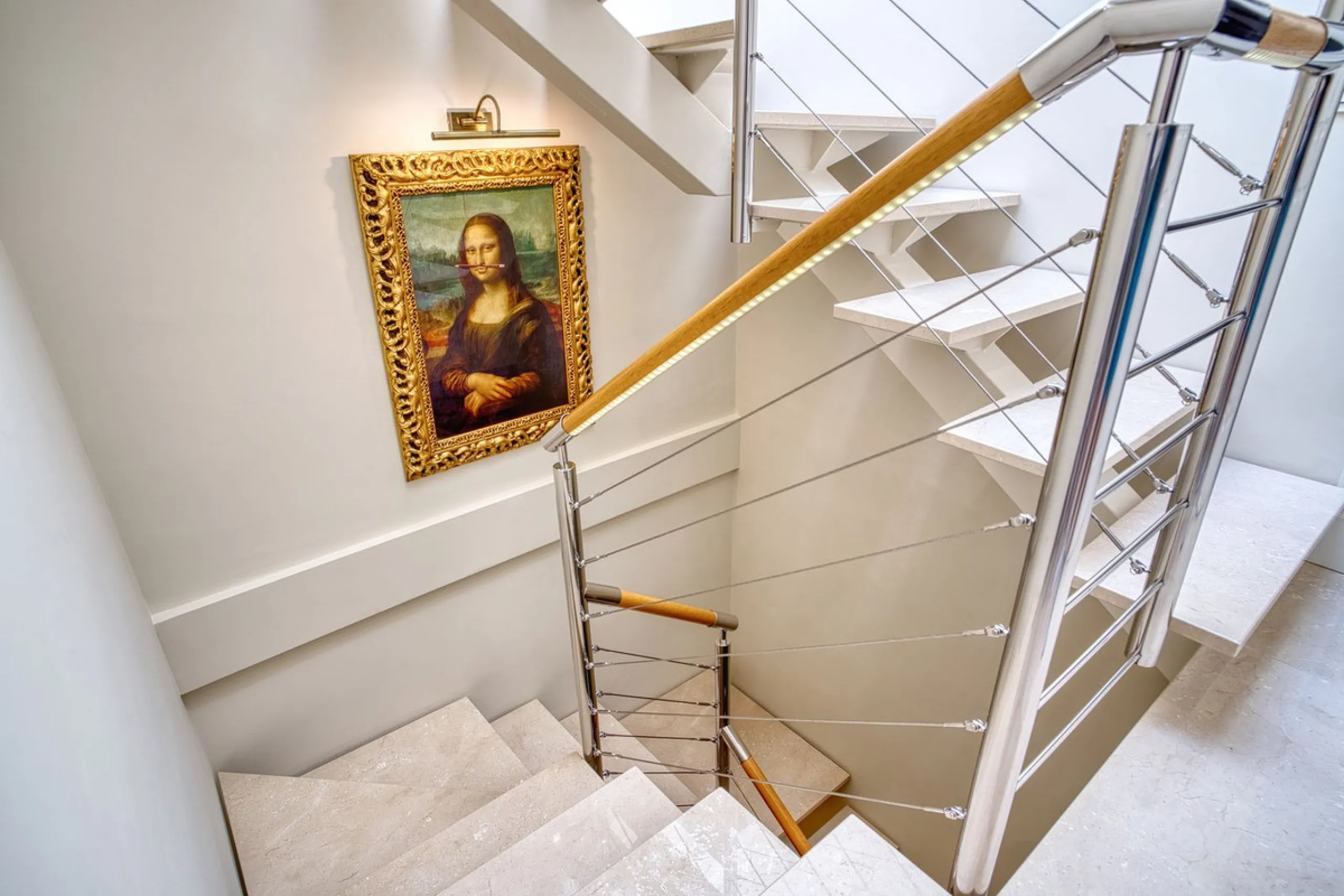 Elegant house in the heart of Marbella, next to the old town and just 1 minute walk from the promenade and the beaches of the city centre.