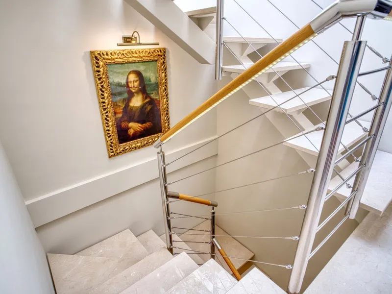 Elegant house in the heart of Marbella, next to the old town and just 1 minute walk from the promenade and the beaches of the city centre.
