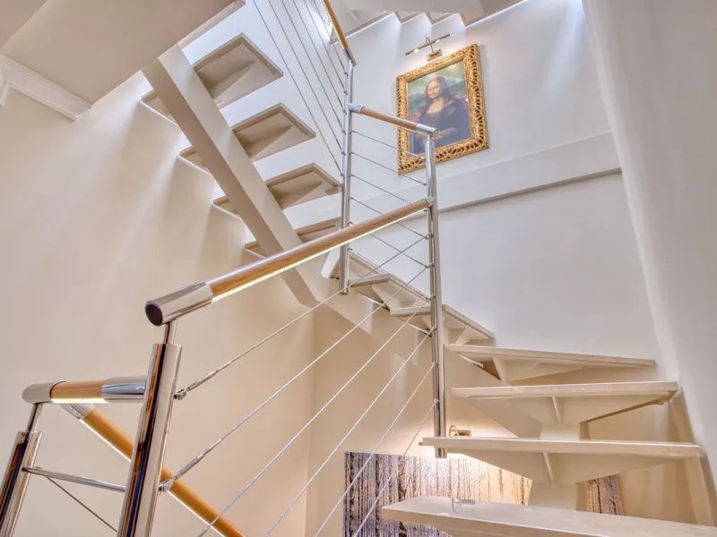 Elegant house in the heart of Marbella, next to the old town and just 1 minute walk from the promenade and the beaches of the city centre.