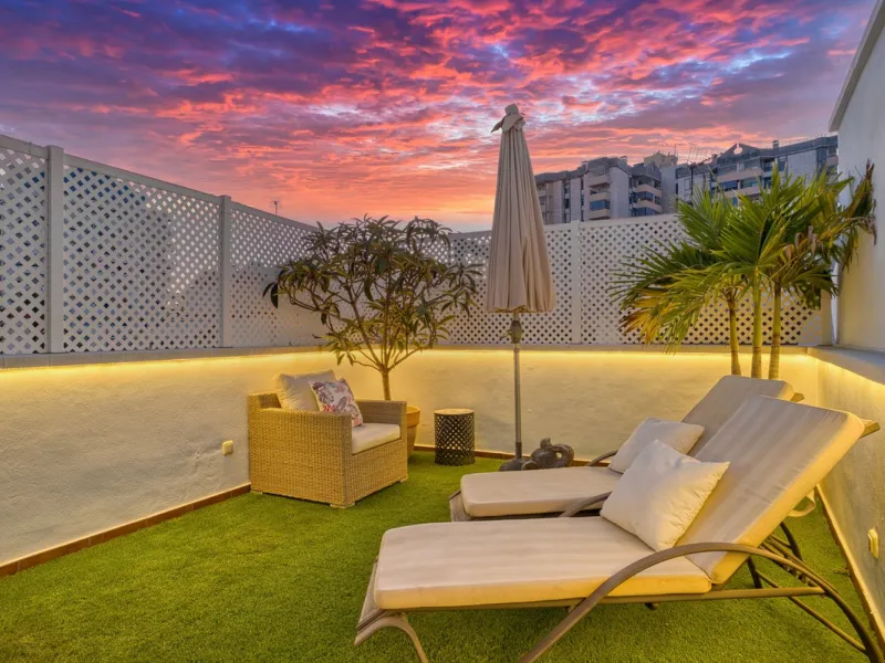 Elegant house in the heart of Marbella, next to the old town and just 1 minute walk from the promenade and the beaches of the city centre.