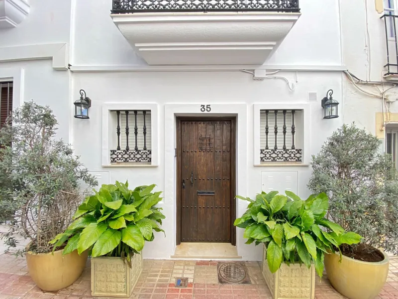 Elegant house in the heart of Marbella, next to the old town and just 1 minute walk from the promenade and the beaches of the city centre.