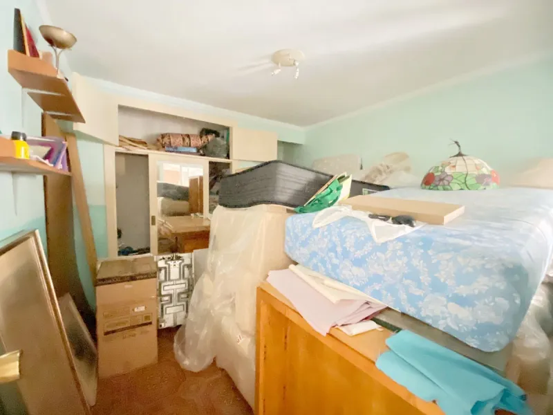 Two-story family Town House with a private terrace and shared patio, located near the old town. A very interesting renovation project to convert it back into a spacious family home. The patio is directly accessible from the house, although it is shared by