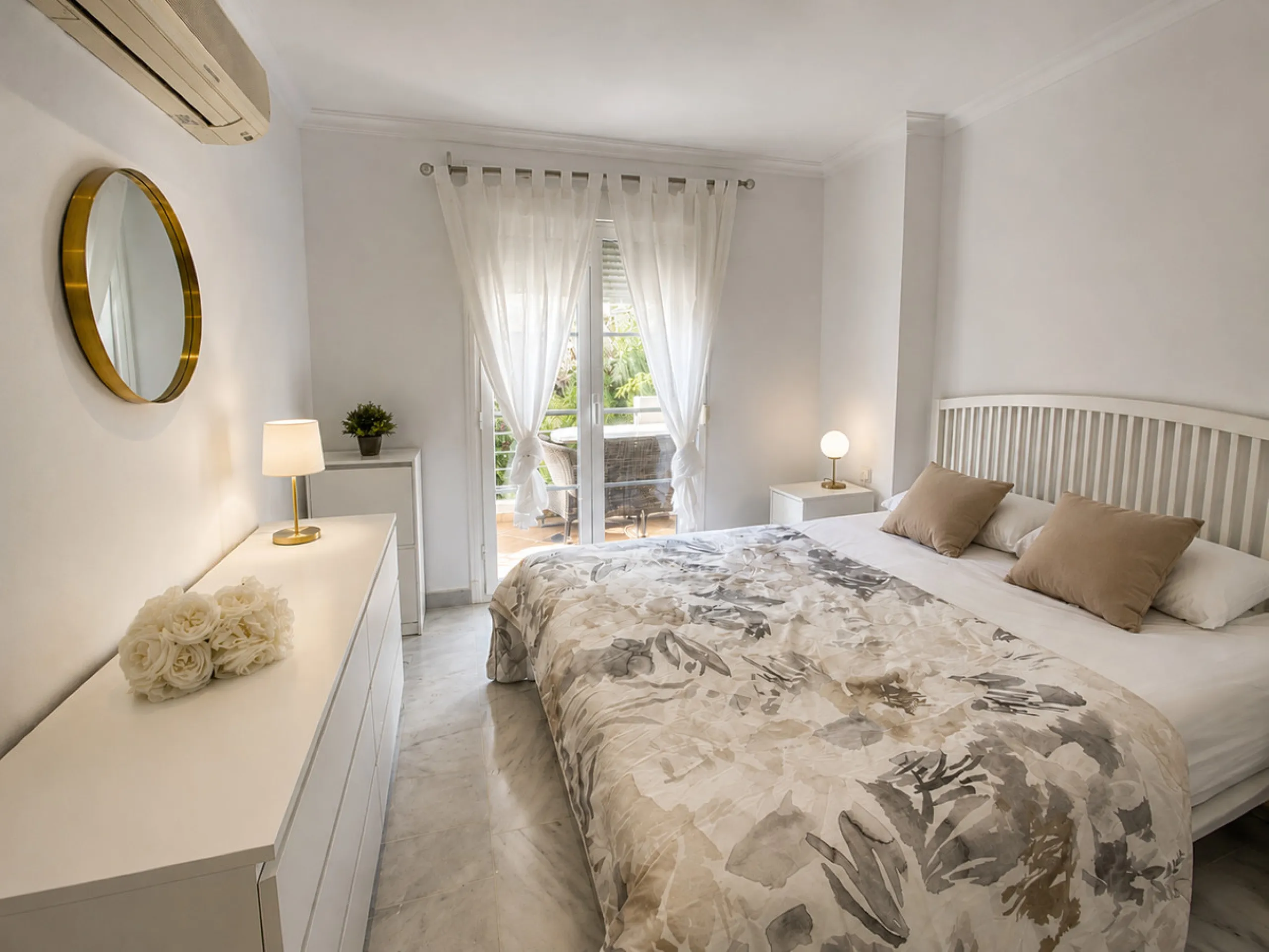 Apartment - Middle Floor Apartment в продаже в Marbella, Málaga. В доме 2 спален и 2 ванных комнат. Площадь дома 83 м²