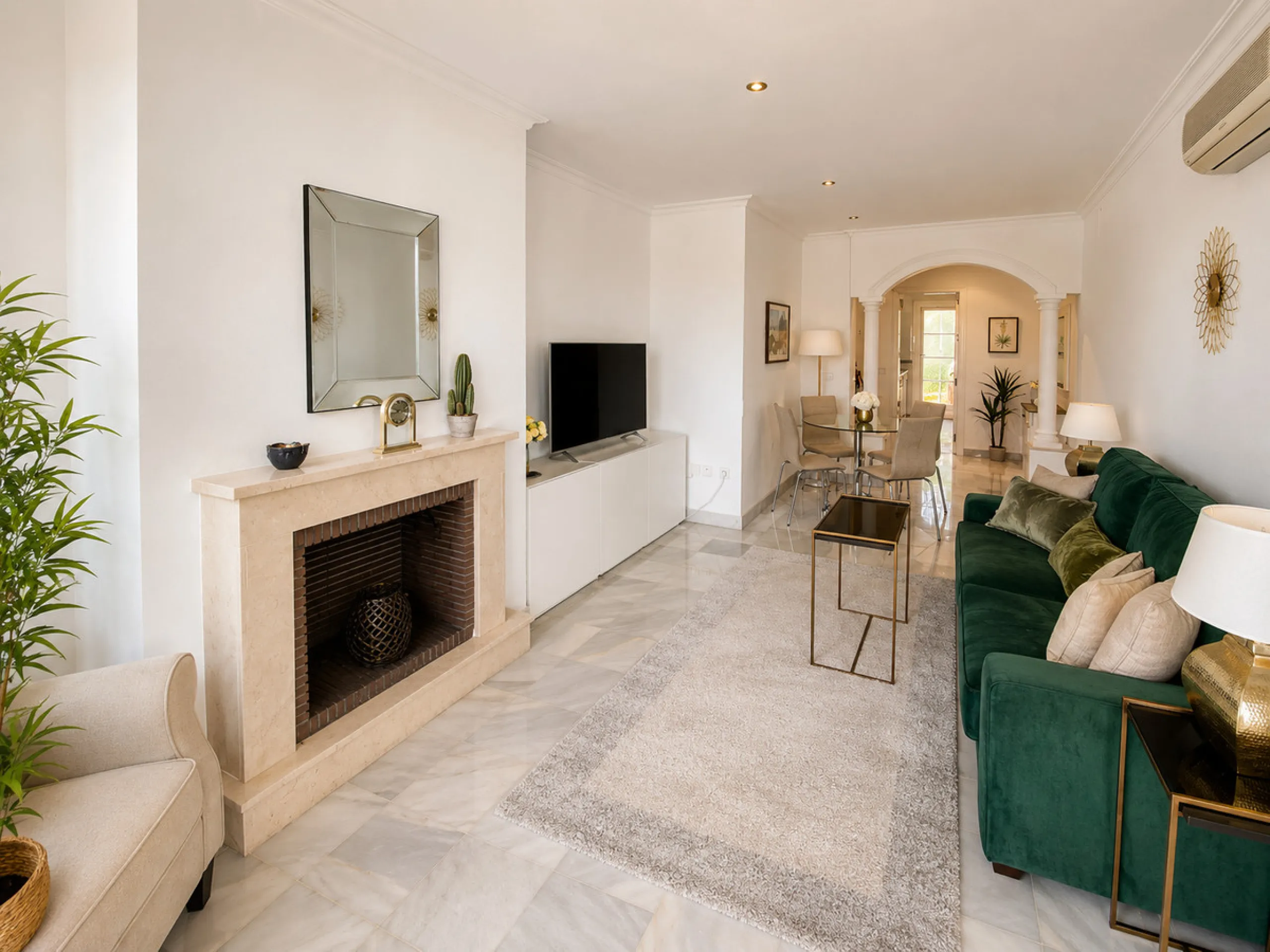 Apartment - Middle Floor Apartment в продаже в Marbella, Málaga. В доме 2 спален и 2 ванных комнат. Площадь дома 83 м²