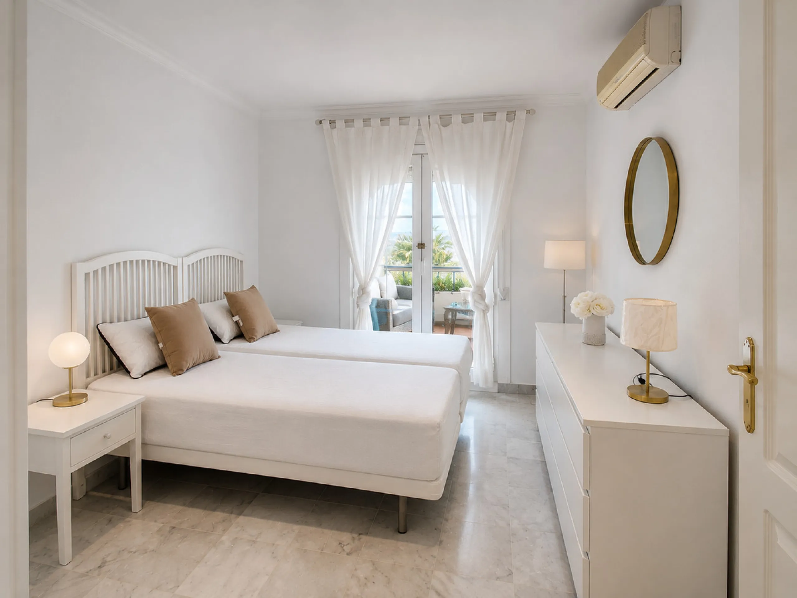 Apartment - Middle Floor Apartment в продаже в Marbella, Málaga. В доме 2 спален и 2 ванных комнат. Площадь дома 83 м²