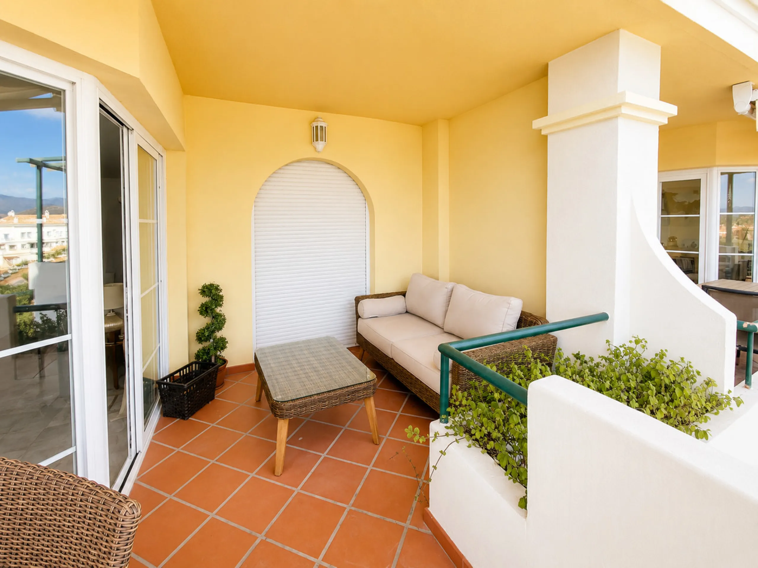Apartment - Middle Floor Apartment в продаже в Marbella, Málaga. В доме 2 спален и 2 ванных комнат. Площадь дома 83 м²