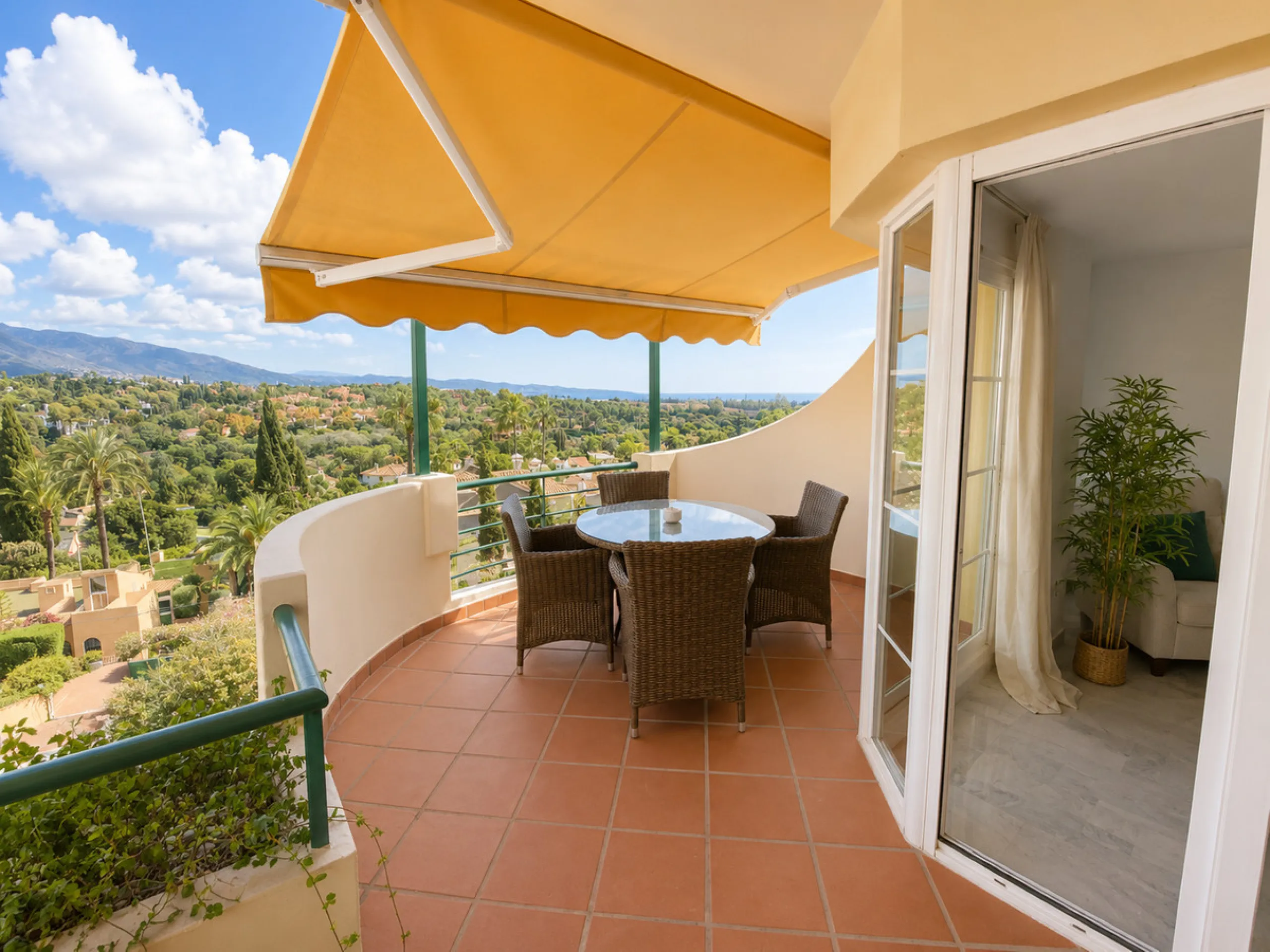 Apartment - Middle Floor Apartment в продаже в Marbella, Málaga. В доме 2 спален и 2 ванных комнат. Площадь дома 83 м²