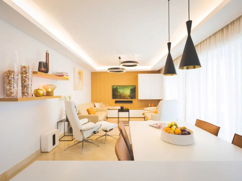 Modern-style apartment located on the beachfront, offering stunning sea views from which to enjoy spectacular sunrises, situated in the magnificent Horizon Beach development and built by the prestigious developer Taylor Wimpey, renowned for its contempora