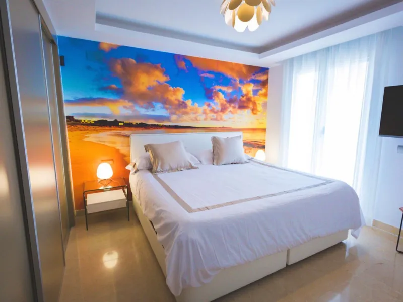 Modern-style apartment located on the beachfront, offering stunning sea views from which to enjoy spectacular sunrises, situated in the magnificent Horizon Beach development and built by the prestigious developer Taylor Wimpey, renowned for its contempora
