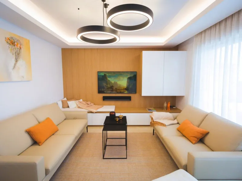 Modern-style apartment located on the beachfront, offering stunning sea views from which to enjoy spectacular sunrises, situated in the magnificent Horizon Beach development and built by the prestigious developer Taylor Wimpey, renowned for its contempora