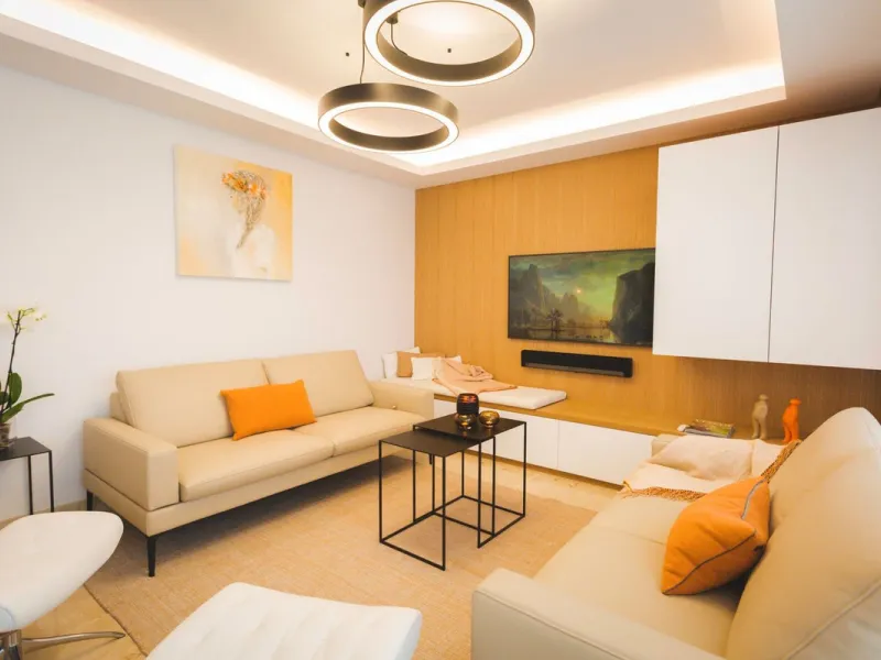 Modern-style apartment located on the beachfront, offering stunning sea views from which to enjoy spectacular sunrises, situated in the magnificent Horizon Beach development and built by the prestigious developer Taylor Wimpey, renowned for its contempora