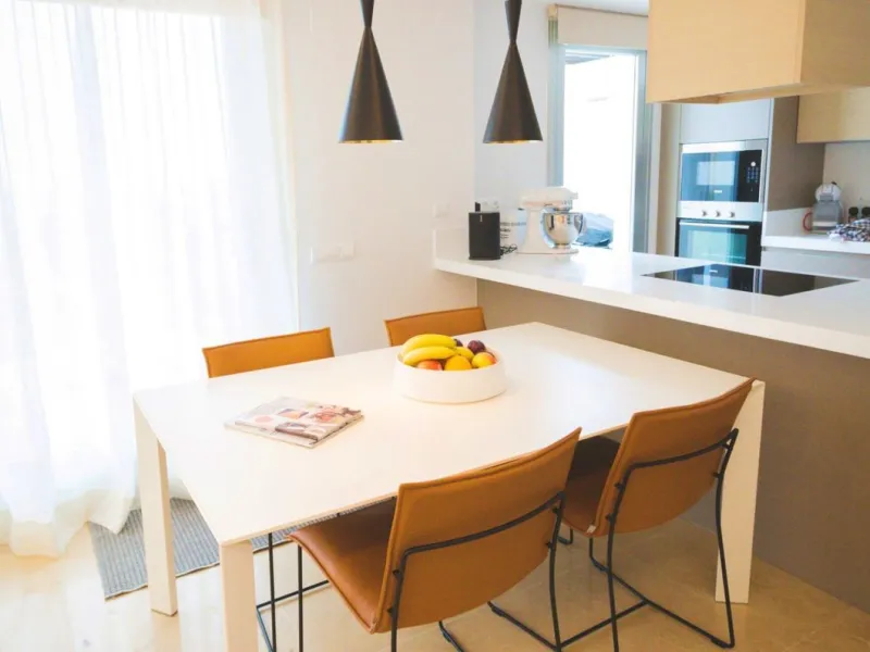 Modern-style apartment located on the beachfront, offering stunning sea views from which to enjoy spectacular sunrises, situated in the magnificent Horizon Beach development and built by the prestigious developer Taylor Wimpey, renowned for its contempora