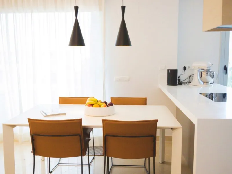 Modern-style apartment located on the beachfront, offering stunning sea views from which to enjoy spectacular sunrises, situated in the magnificent Horizon Beach development and built by the prestigious developer Taylor Wimpey, renowned for its contempora