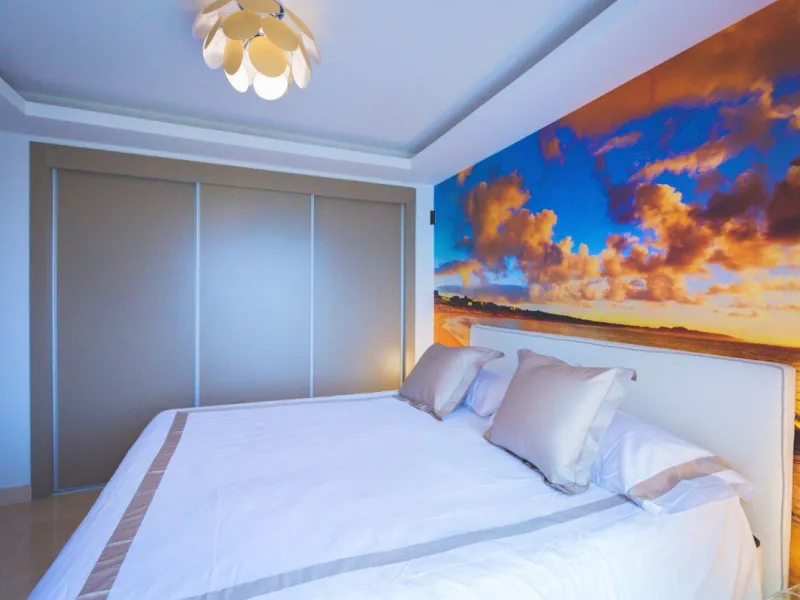 Modern-style apartment located on the beachfront, offering stunning sea views from which to enjoy spectacular sunrises, situated in the magnificent Horizon Beach development and built by the prestigious developer Taylor Wimpey, renowned for its contempora