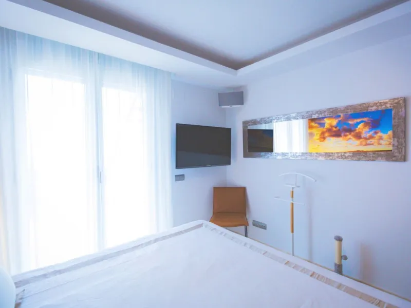 Modern-style apartment located on the beachfront, offering stunning sea views from which to enjoy spectacular sunrises, situated in the magnificent Horizon Beach development and built by the prestigious developer Taylor Wimpey, renowned for its contempora
