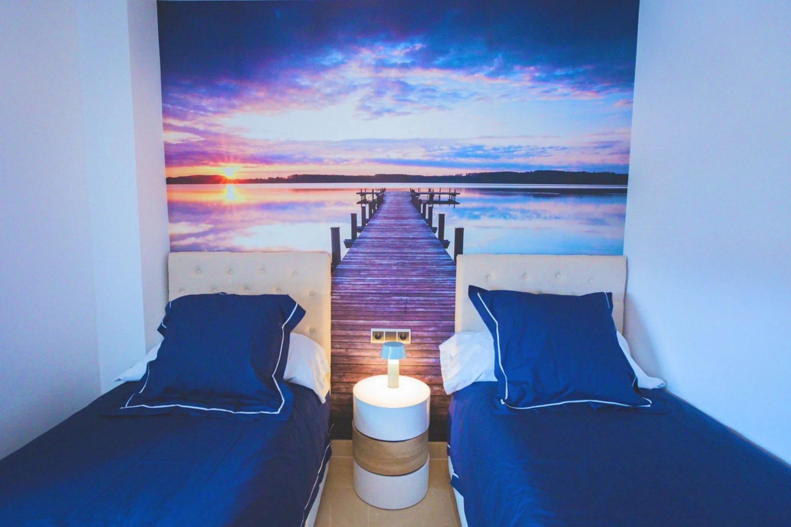 Modern-style apartment located on the beachfront, offering stunning sea views from which to enjoy spectacular sunrises, situated in the magnificent Horizon Beach development and built by the prestigious developer Taylor Wimpey, renowned for its contempora