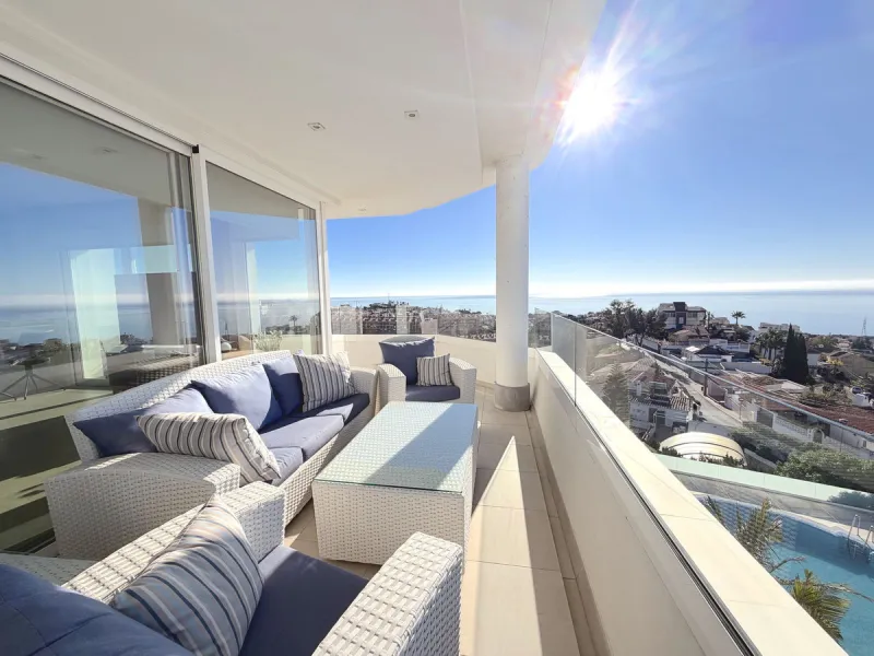 Modern Corner Apartment with Fantastic Panoramic Views in Torreblanca.