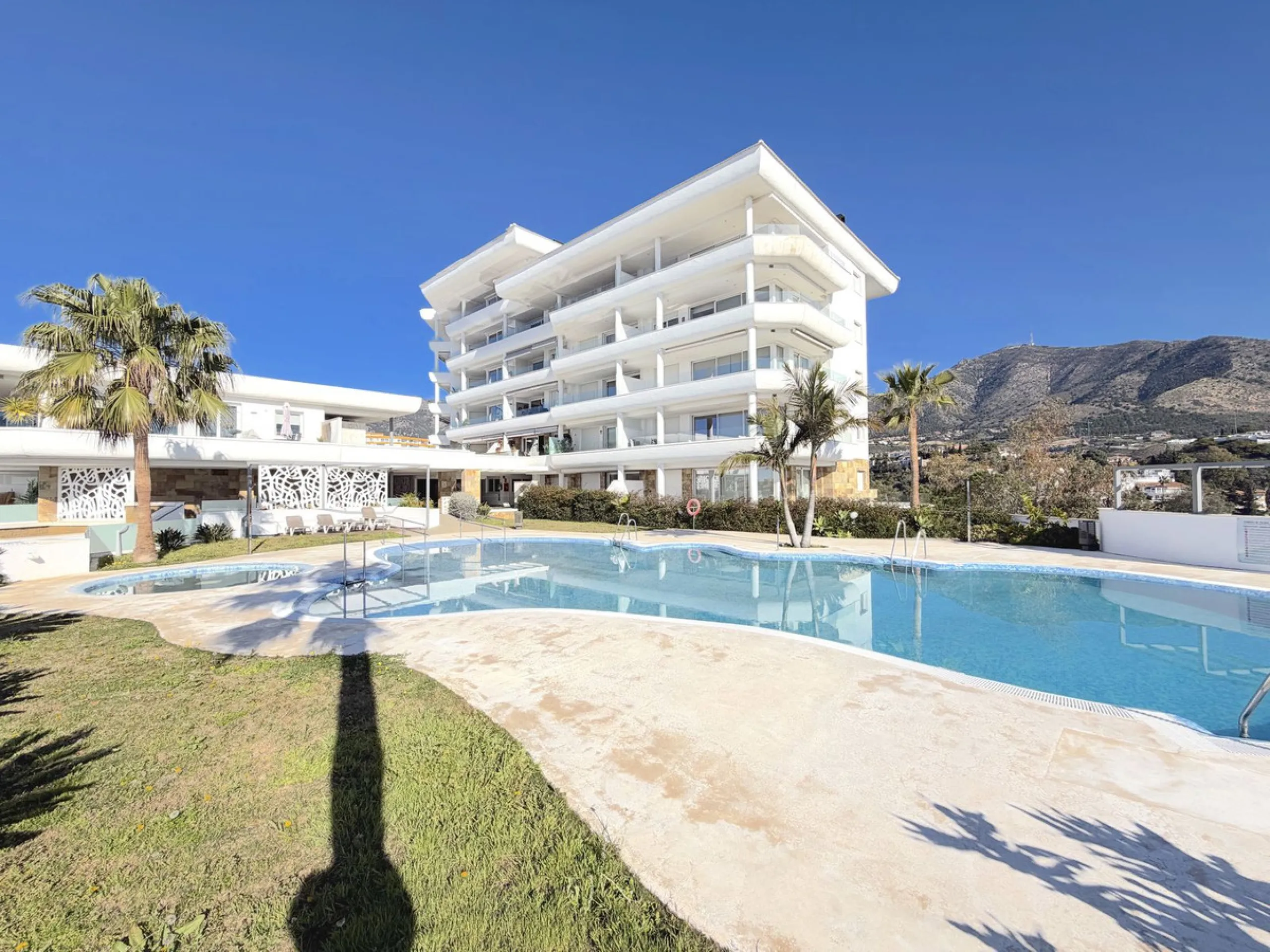 Modern Corner Apartment with Fantastic Panoramic Views in Torreblanca.