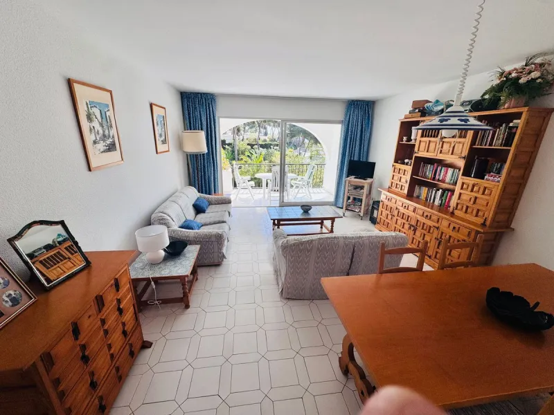 This charming two-bedroom, one-bathroom flat is ideally located in the sought-after area of Miraflores, offering the perfect balance of comfort, convenience, and coastal living. Just a few minutes' walk from the beach, the property allows you to enjoy the