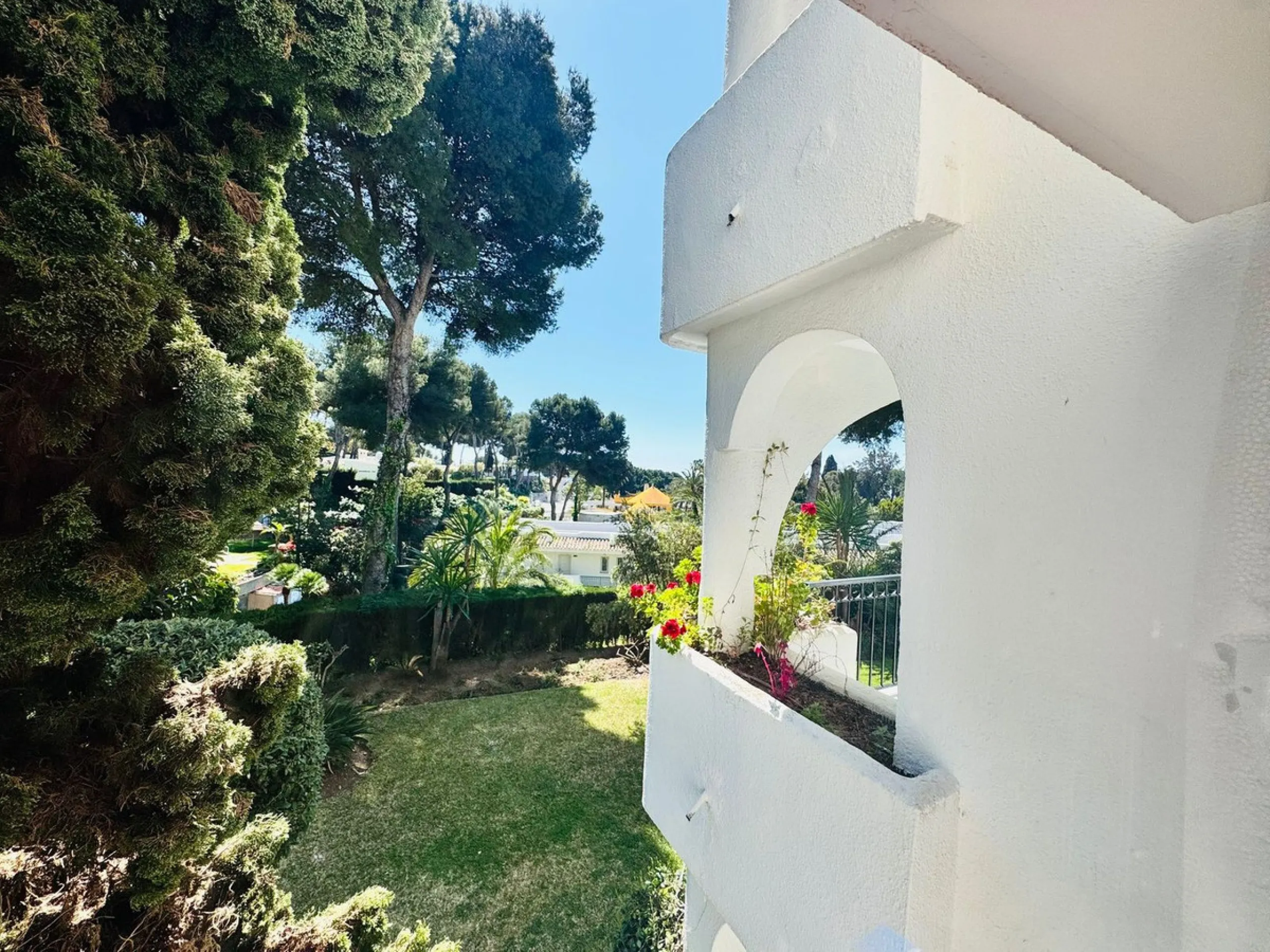 This charming two-bedroom, one-bathroom flat is ideally located in the sought-after area of Miraflores, offering the perfect balance of comfort, convenience, and coastal living. Just a few minutes' walk from the beach, the property allows you to enjoy the