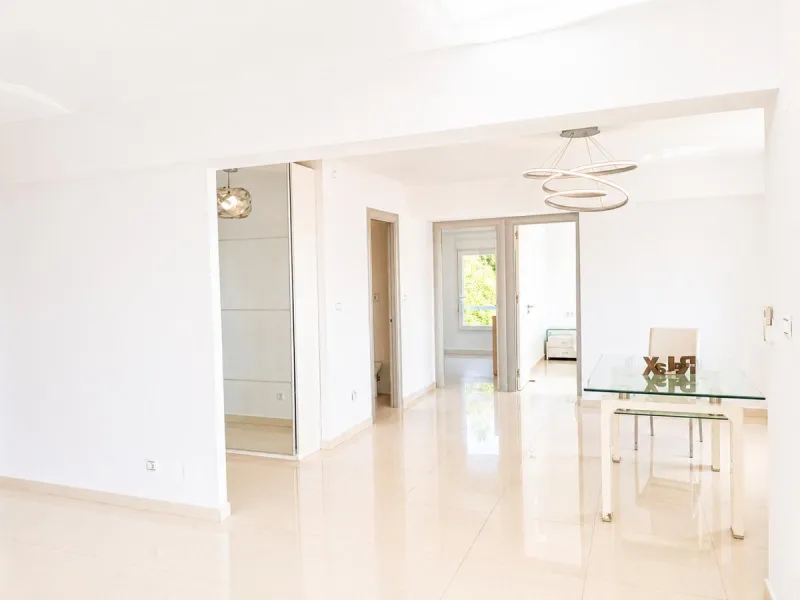 Spacious Apartment with Sea Views & Tourist License – Prime Location