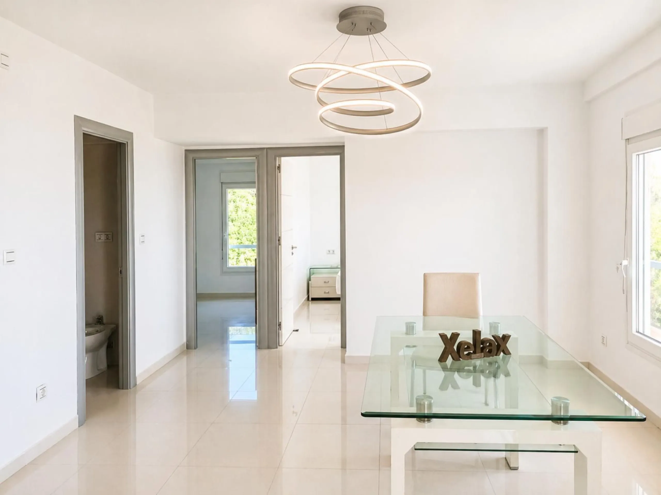 Spacious Apartment with Sea Views & Tourist License – Prime Location