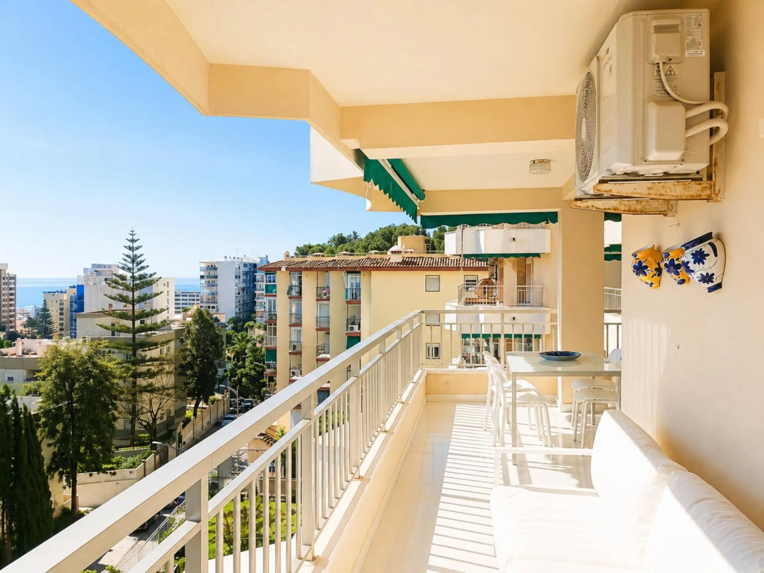 Spacious Apartment with Sea Views & Tourist License – Prime Location