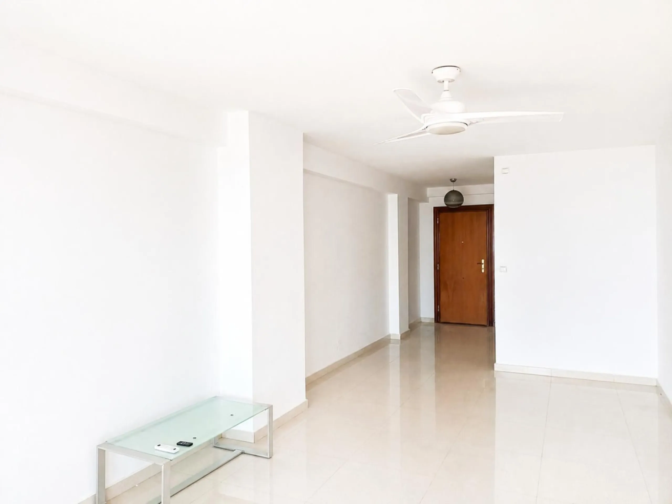 Spacious Apartment with Sea Views & Tourist License – Prime Location