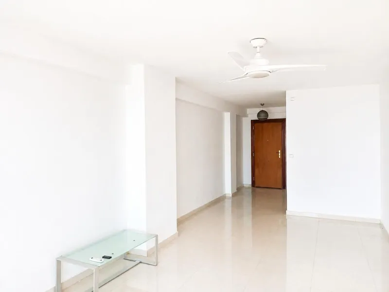 Spacious Apartment with Sea Views & Tourist License – Prime Location