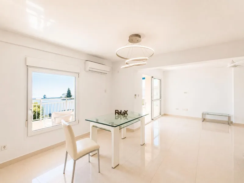 Spacious Apartment with Sea Views & Tourist License – Prime Location