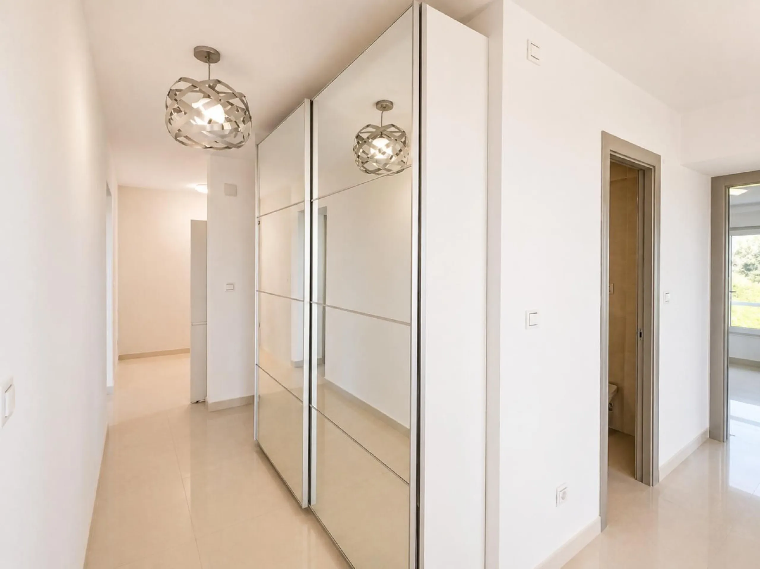 Spacious Apartment with Sea Views & Tourist License – Prime Location