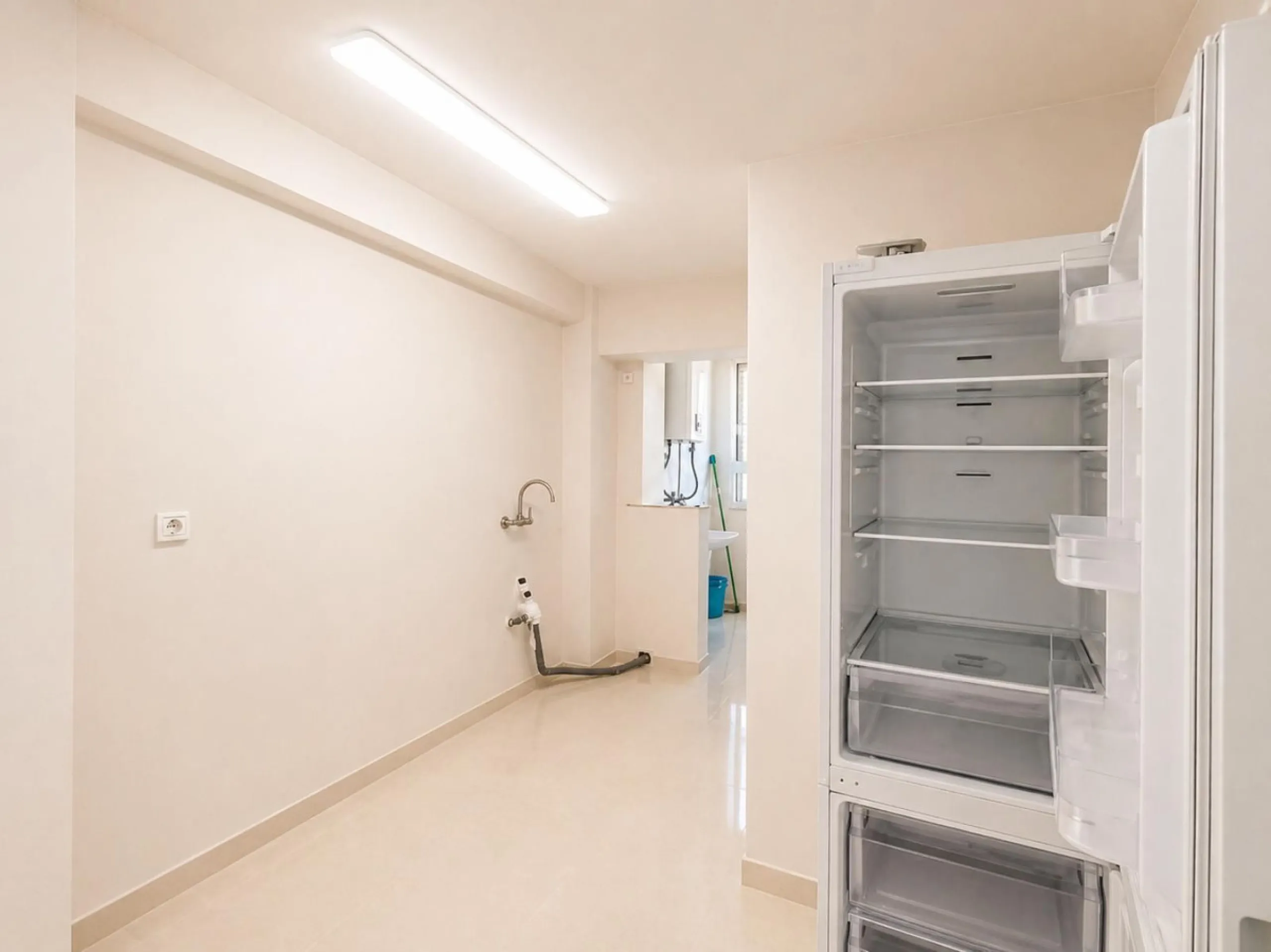 Spacious Apartment with Sea Views & Tourist License – Prime Location