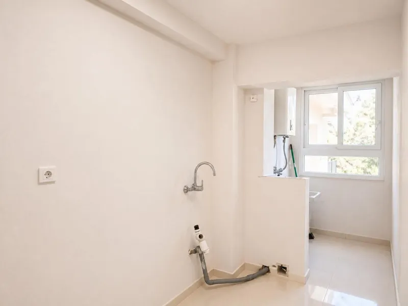 Spacious Apartment with Sea Views & Tourist License – Prime Location