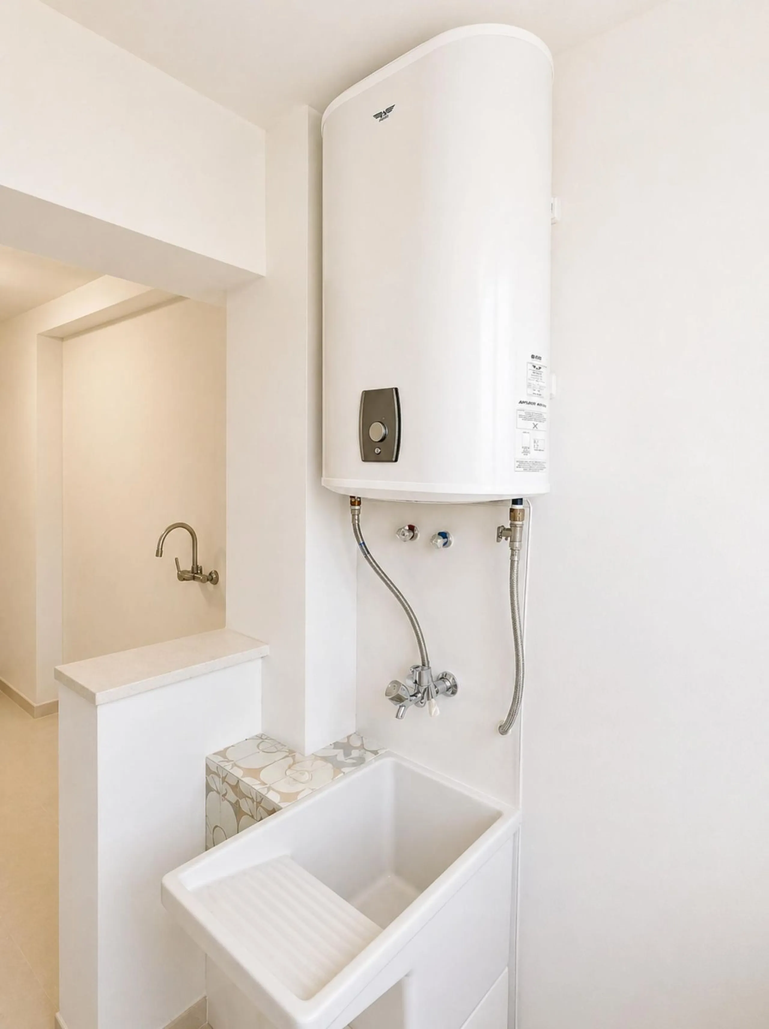 Spacious Apartment with Sea Views & Tourist License – Prime Location