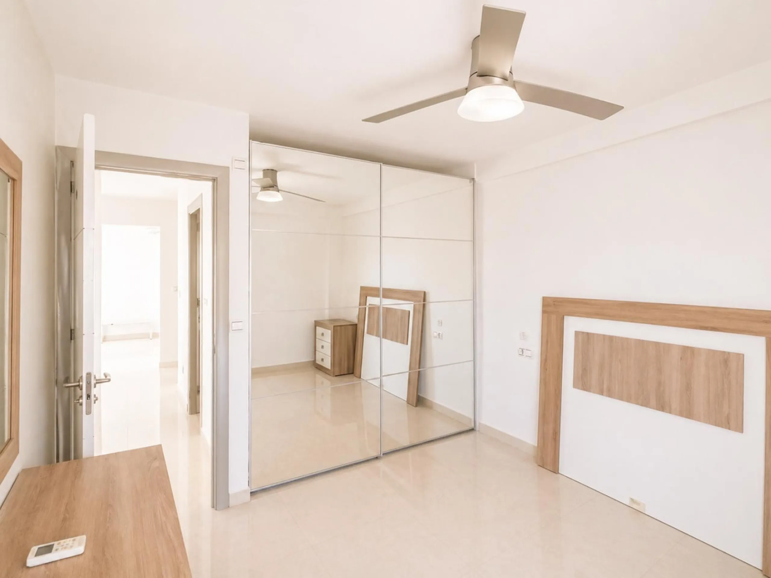 Spacious Apartment with Sea Views & Tourist License – Prime Location