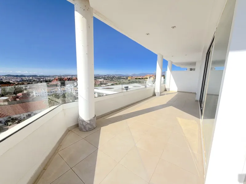 Modern Corner Apartment with Fantastic Panoramic Views in Torreblanca.