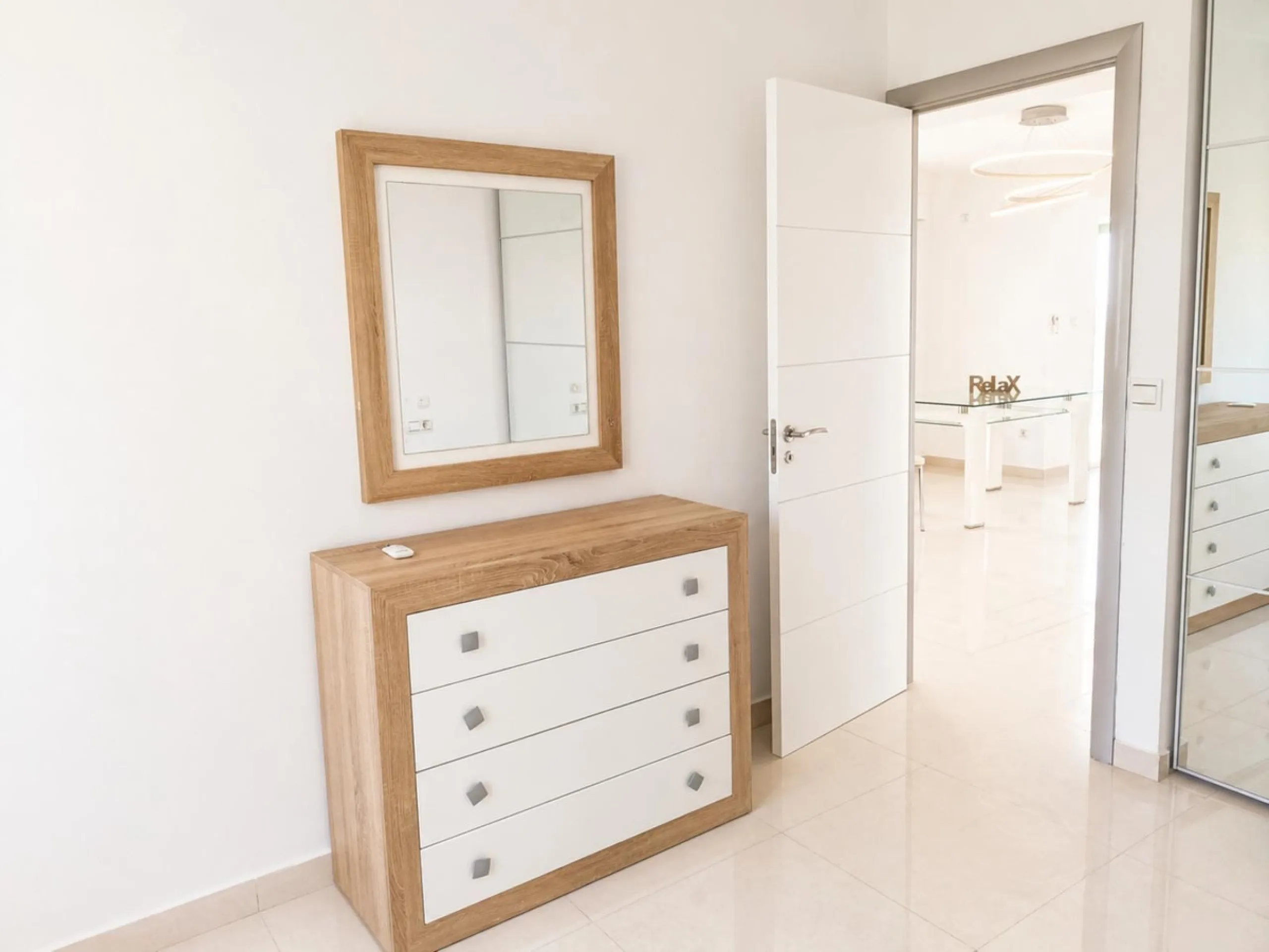 Spacious Apartment with Sea Views & Tourist License – Prime Location