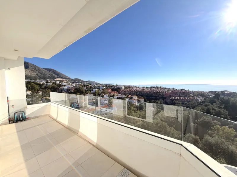 Modern Corner Apartment with Fantastic Panoramic Views in Torreblanca.
