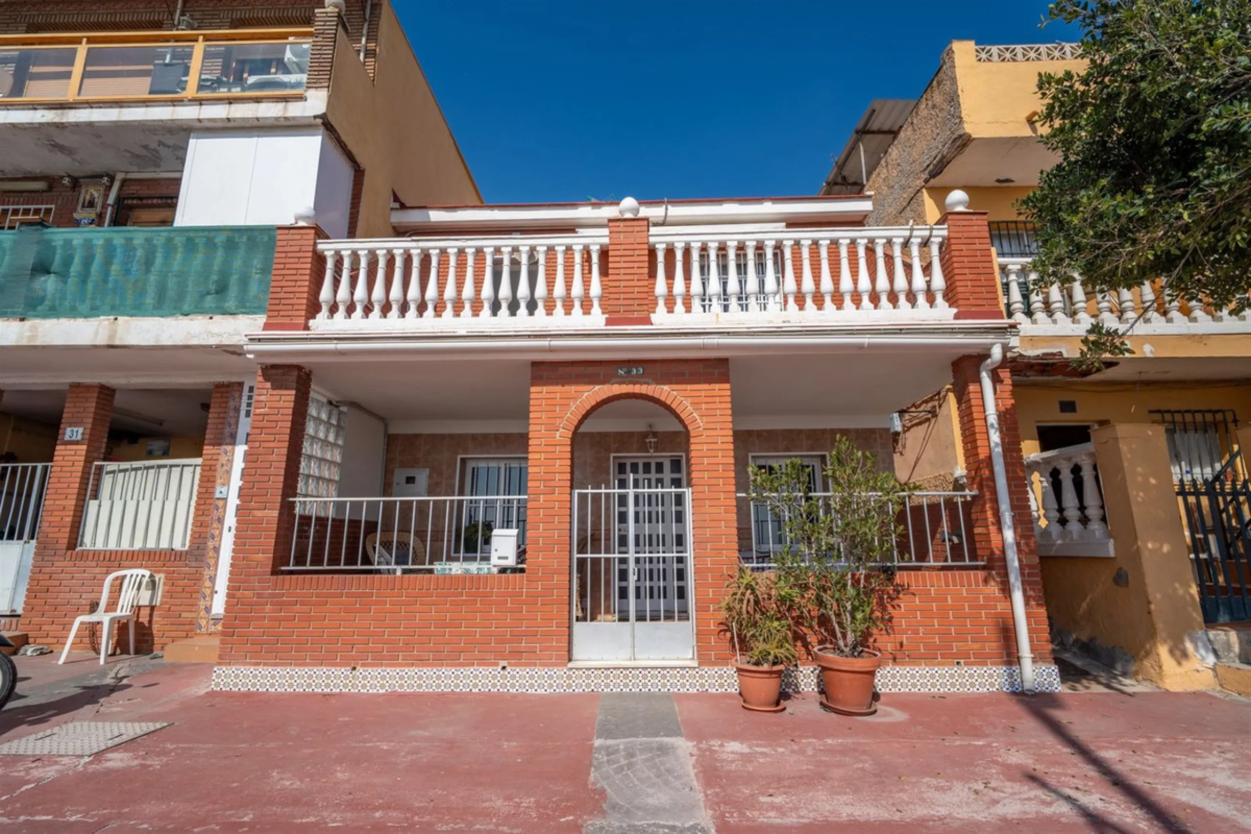 Located on the absolute frontline of the sea in the charming area of El Palo, this is a truly unique property that rarely comes onto the market.