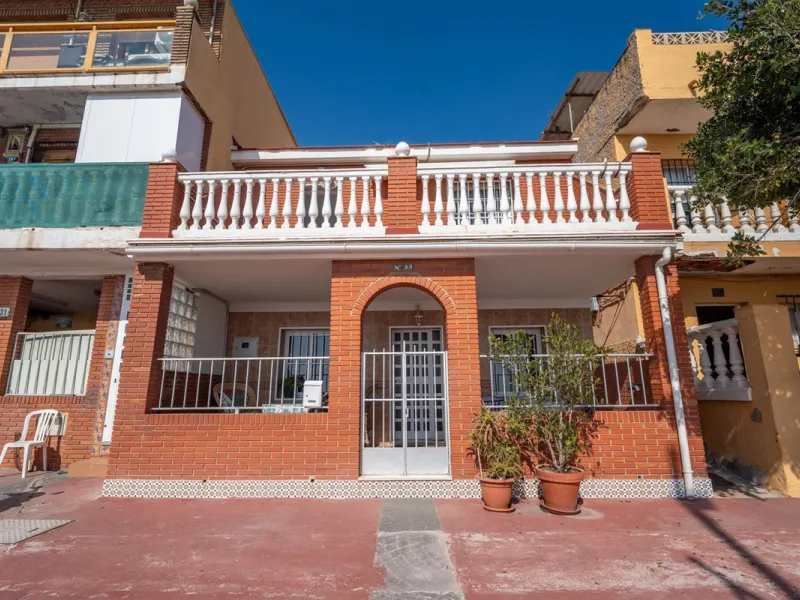 Located on the absolute frontline of the sea in the charming area of El Palo, this is a truly unique property that rarely comes onto the market.