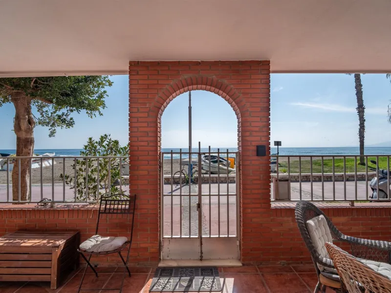 Located on the absolute frontline of the sea in the charming area of El Palo, this is a truly unique property that rarely comes onto the market.
