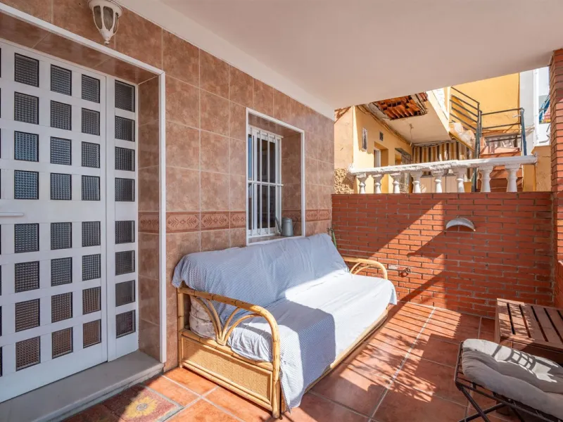 Located on the absolute frontline of the sea in the charming area of El Palo, this is a truly unique property that rarely comes onto the market.