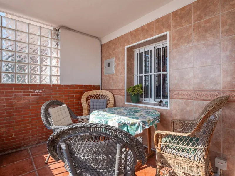 Located on the absolute frontline of the sea in the charming area of El Palo, this is a truly unique property that rarely comes onto the market.