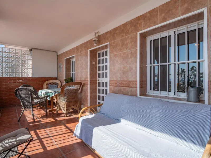 Located on the absolute frontline of the sea in the charming area of El Palo, this is a truly unique property that rarely comes onto the market.