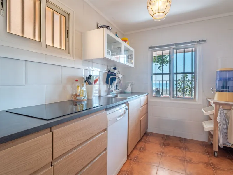 Located on the absolute frontline of the sea in the charming area of El Palo, this is a truly unique property that rarely comes onto the market.