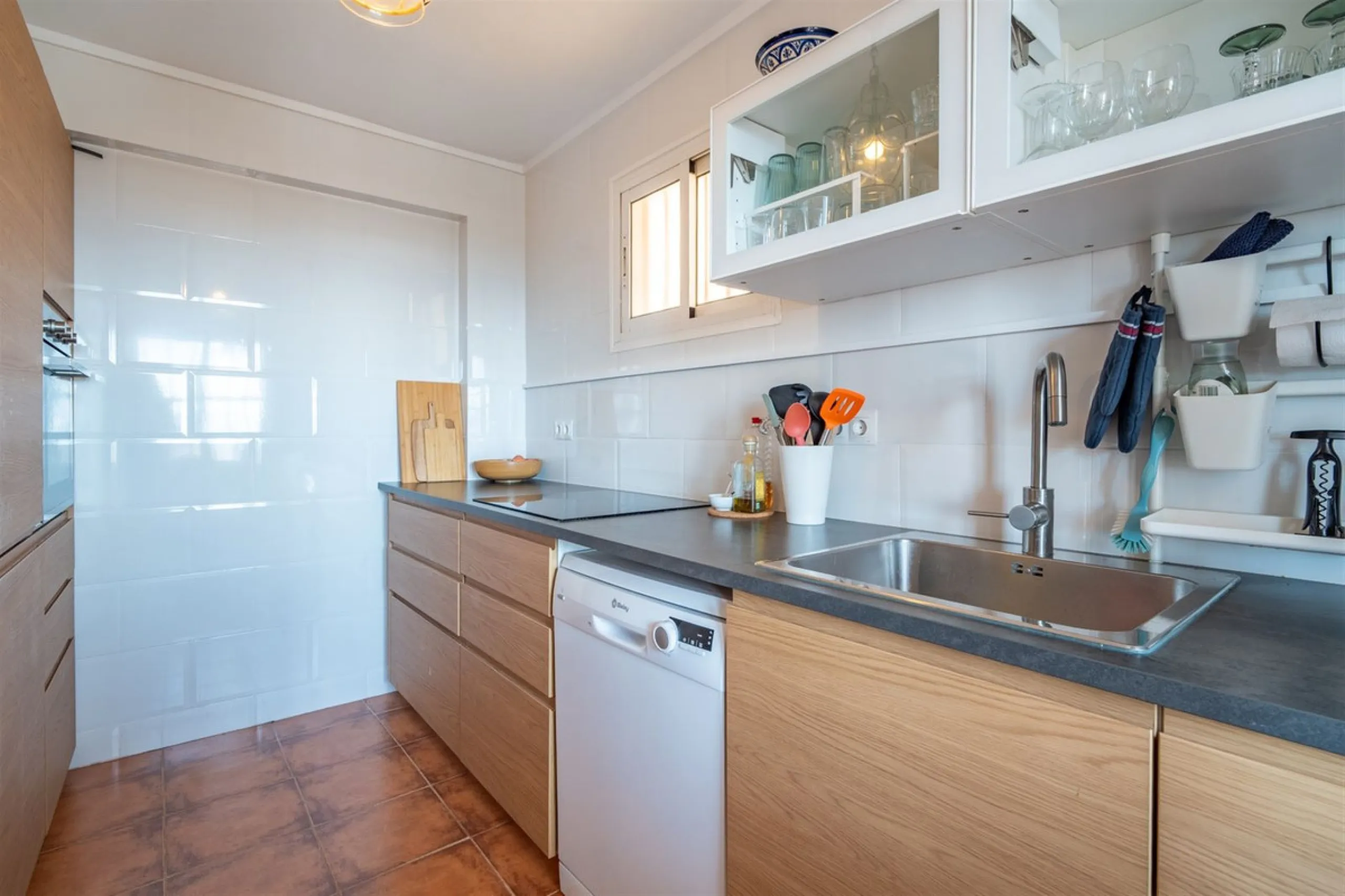Located on the absolute frontline of the sea in the charming area of El Palo, this is a truly unique property that rarely comes onto the market.